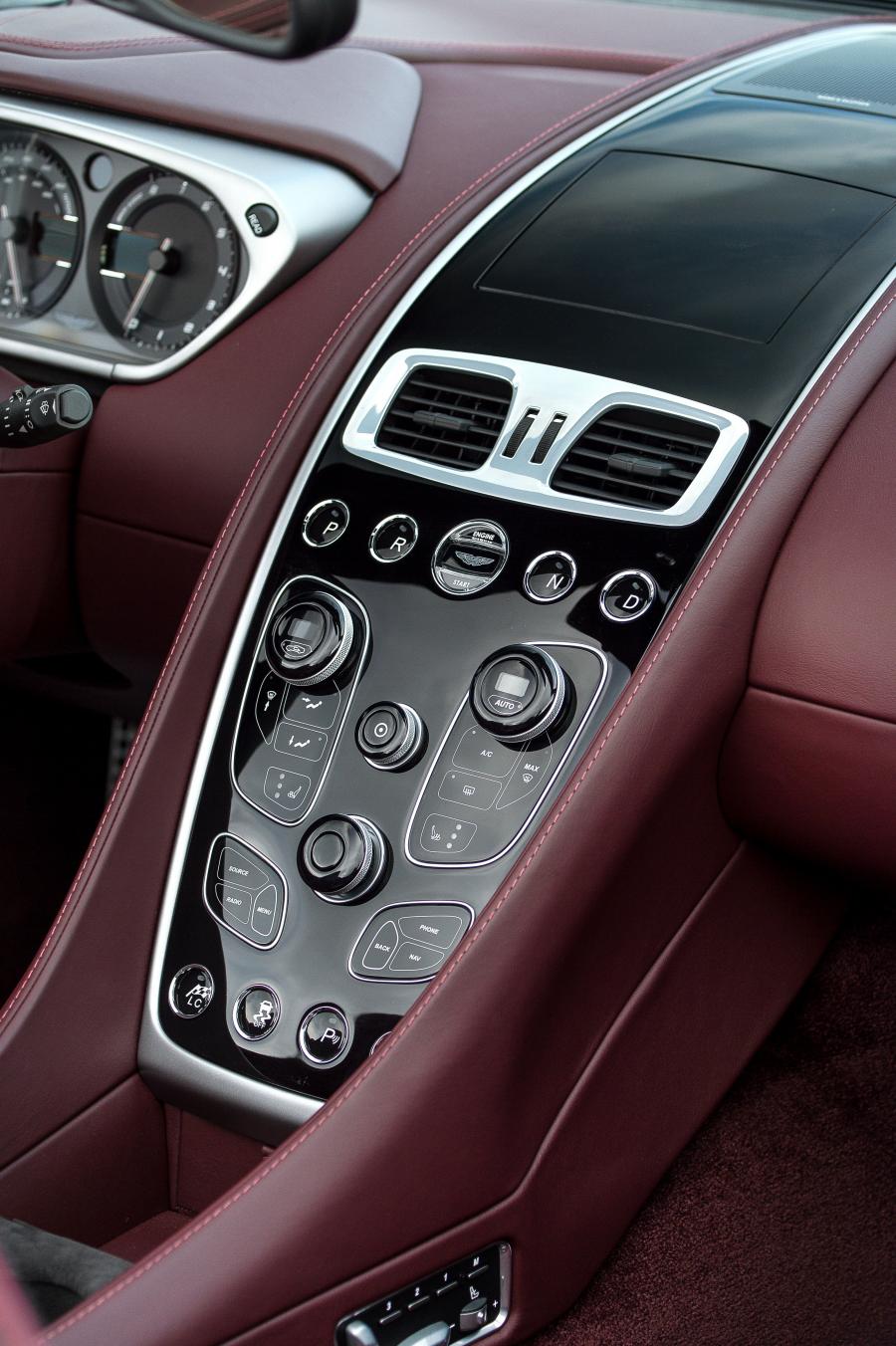 Детали интерьера Aston Martin Vanquish Volante 2013 года  (WW) (фото 26 из 51)